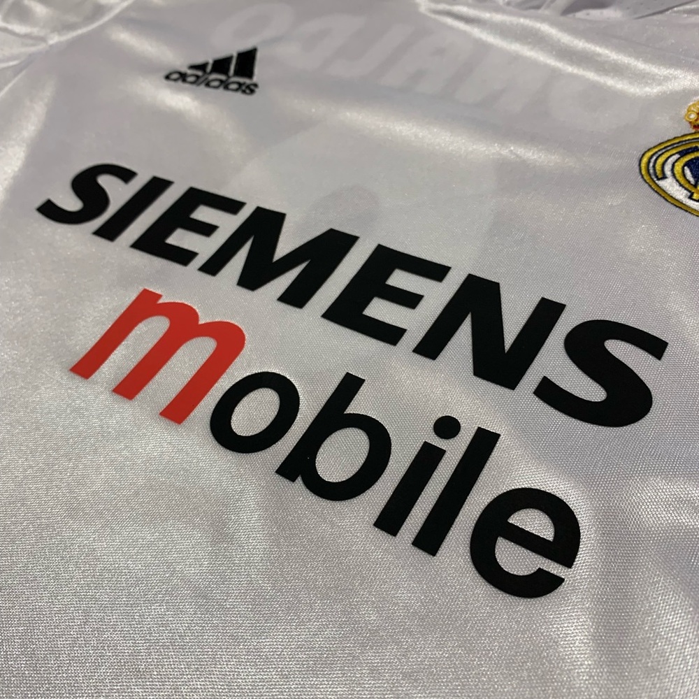 Kids Retro Real Madrid 04/05 Jersey - Picture 5 of 13